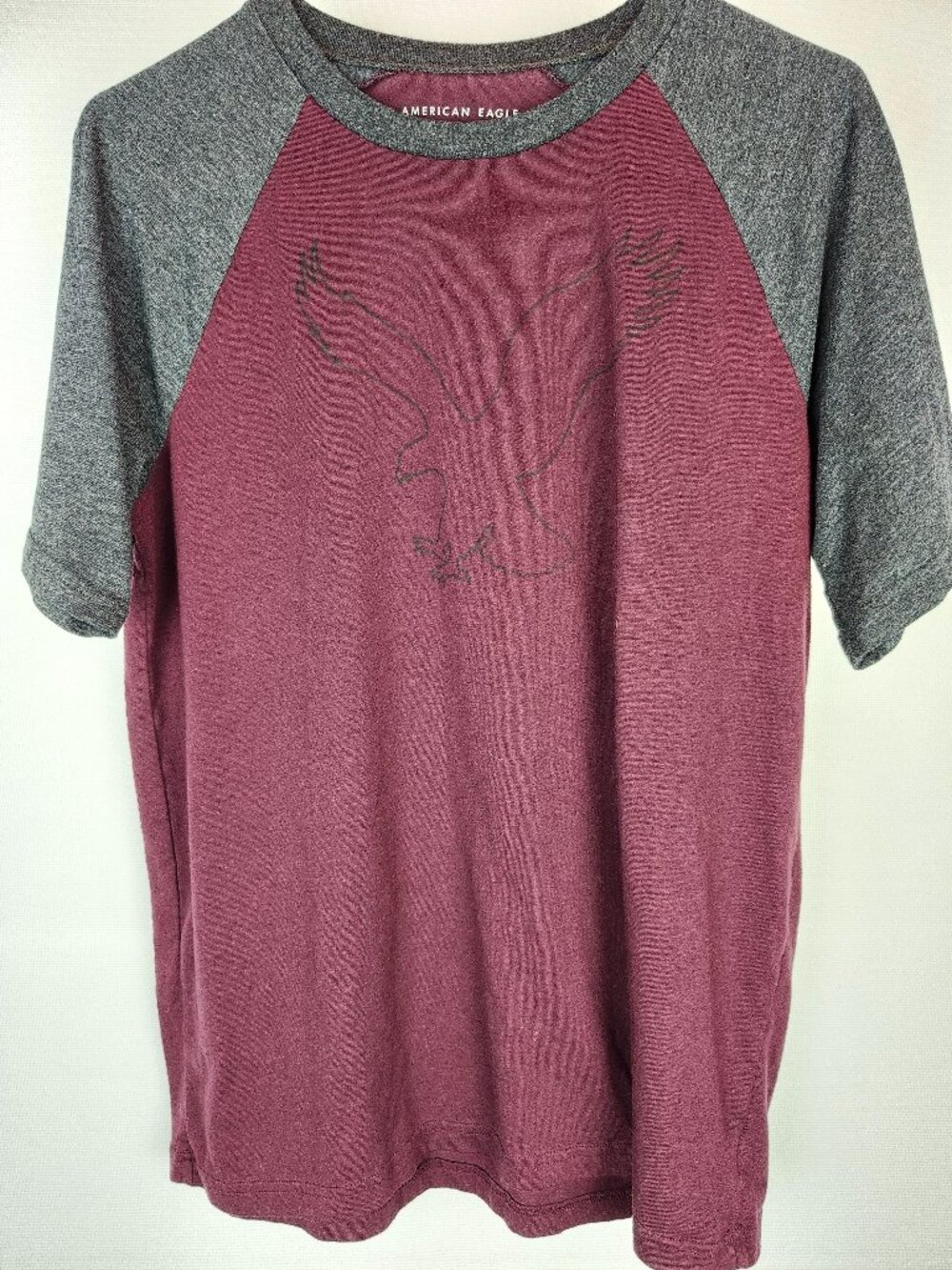 American Eagle Short Raglan Sleeve T - Men's Size M
